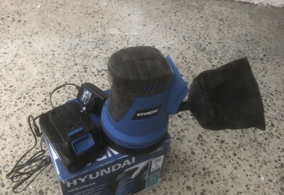 Location Ponceuse à bois batterie Hyundai à Colomiers