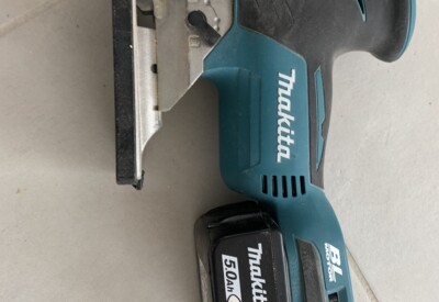 Location Scie sauteuse pendulaire Sans-fil Makita à Chanoz-Châtenay