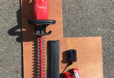 Location Taille haie électrique Milwaukee à Saint-Quentin-sur-Isère