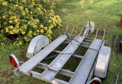 Location Remorque porte moto Moins de 750kg Lider à Saint-André-de-Corcy