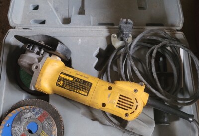 Location Meuleuse électrique Dewalt à Legé