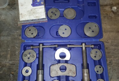 Location Repousse piston de frein Autre à Châteaubourg