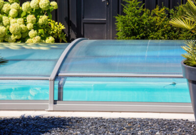 Abri de piscine : Nos astuces pour choisir et réussir l’installation