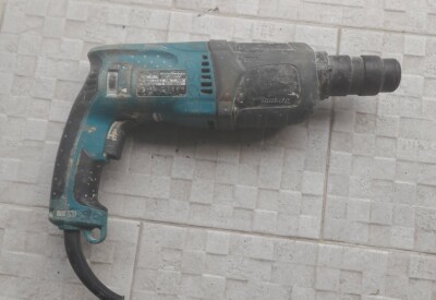 Location Perforateur à percussion électrique Makita à Égly