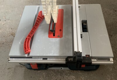 Location Scie circulaire sur table électrique Bosch à Le Tholy