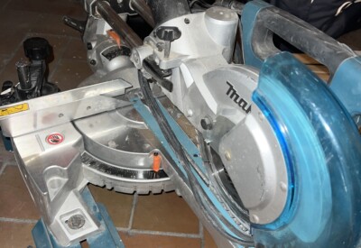 Location Scie à onglet radiale électrique Makita à Contes