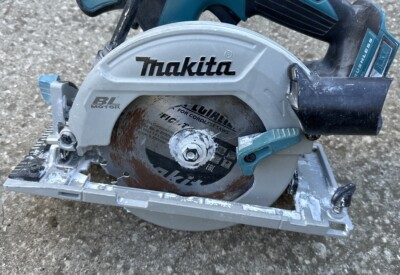 Location Scie circulaire à bois électrique Makita à Six-Fours-les-Plages