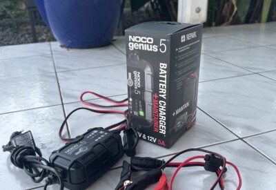 Location Chargeur de batterie électrique Autre à Les trois ilets