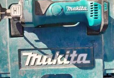 Location Affleureuse électrique Makita à Châlons-en-Champagne