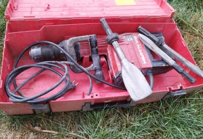 Location Marteau piqueur électrique Hilti à Chasse-sur-Rhône